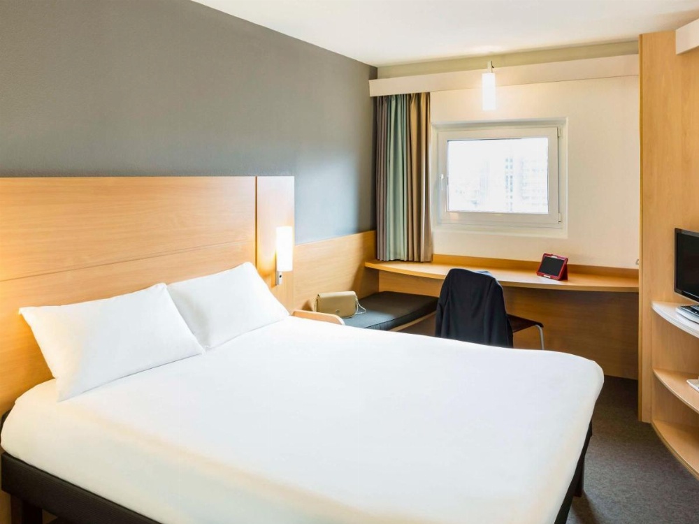 Room image 4